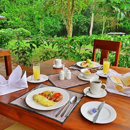 Primate Lodge Kibale Кампала Екстериор снимка