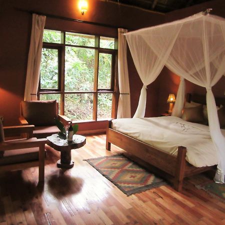 Primate Lodge Kibale Кампала Екстериор снимка